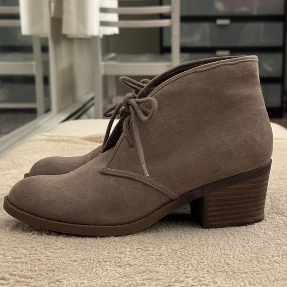 Taupe Suede Booties Women 7.5 M Carlos "Graham" lace-up tan boho ankle boot - Picture 4 of 11